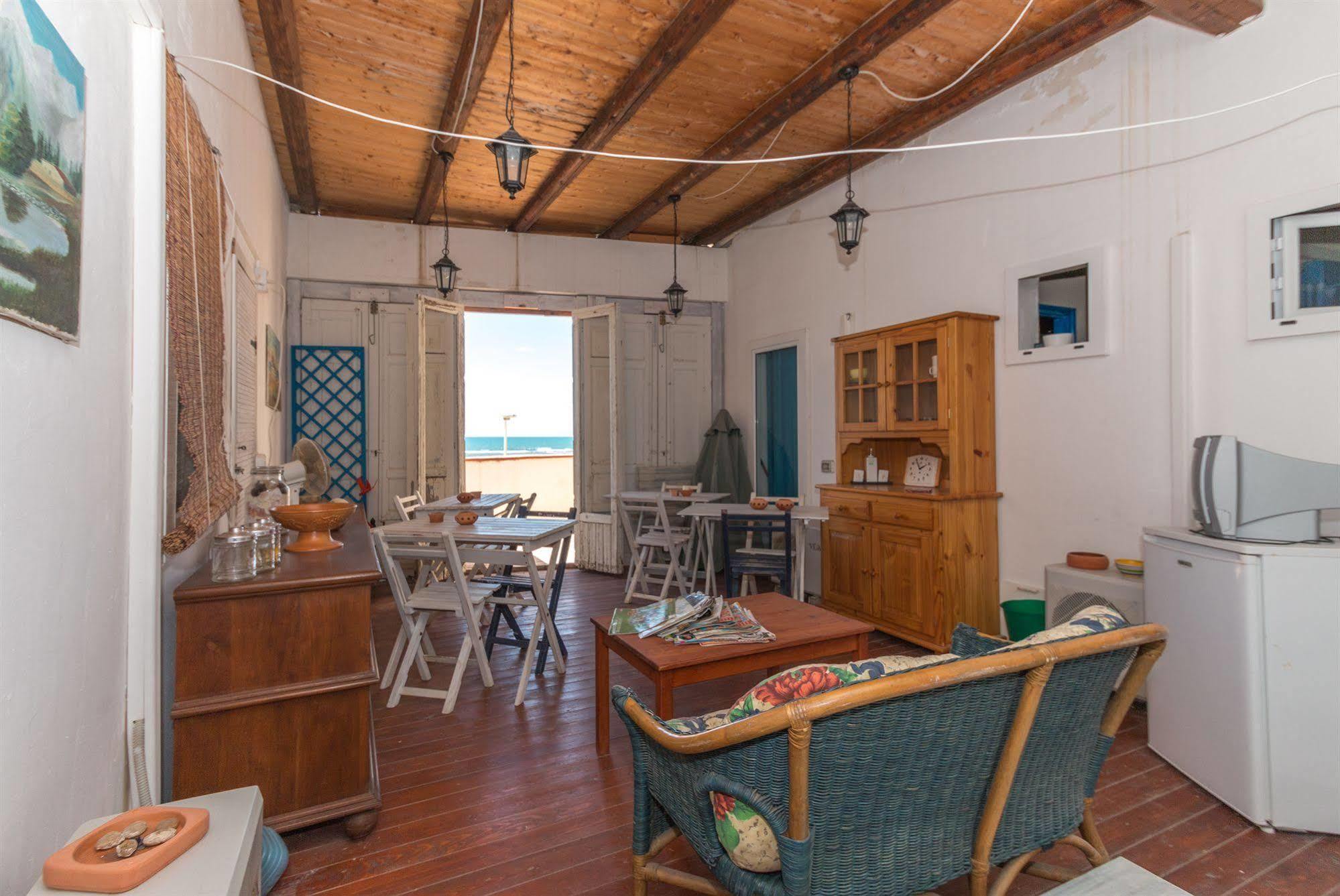 Plaza Beach Hostel Santa Croce Camerina Extérieur photo
